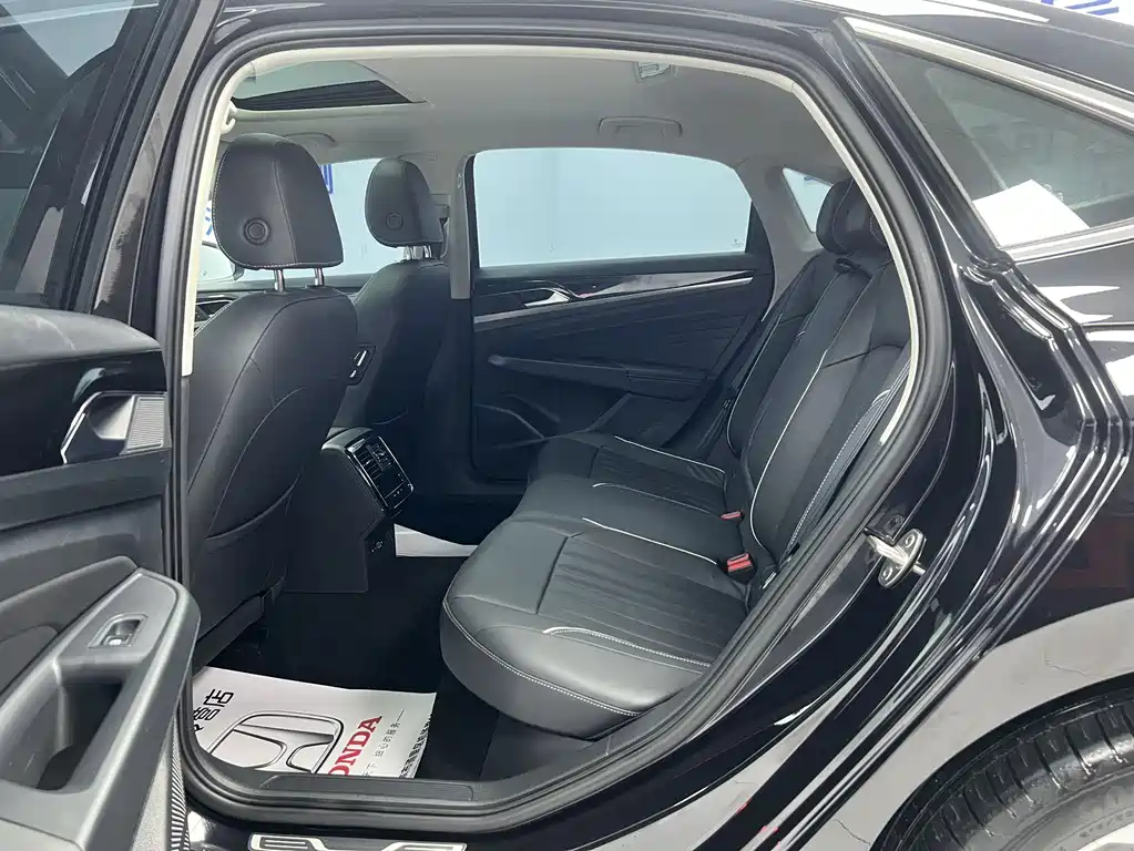Volkswagen Passat — фото 8
