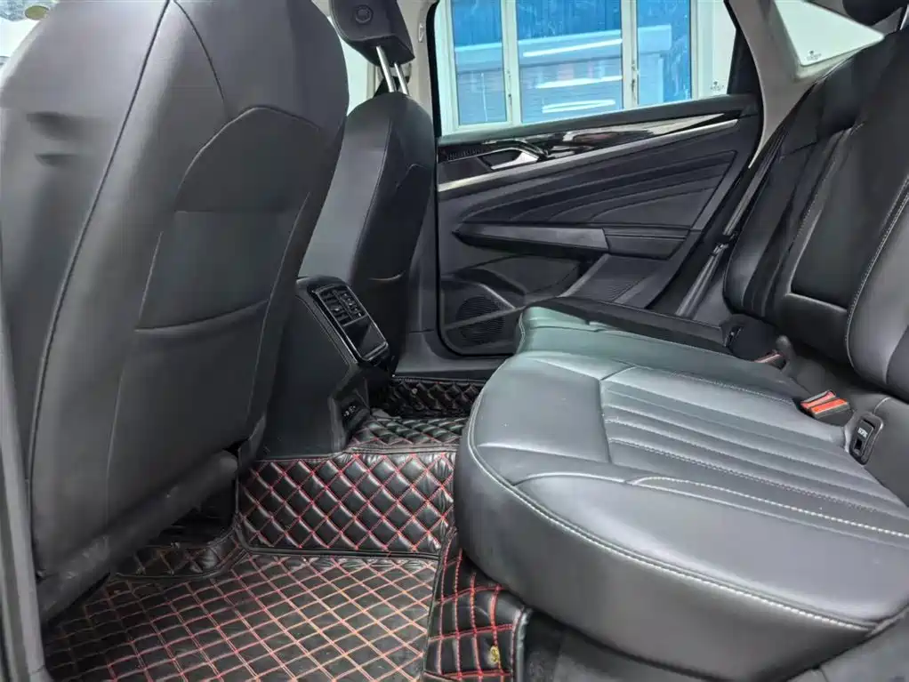Volkswagen Passat — фото 9
