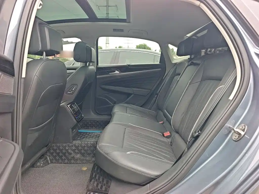 Volkswagen Passat — фото 17