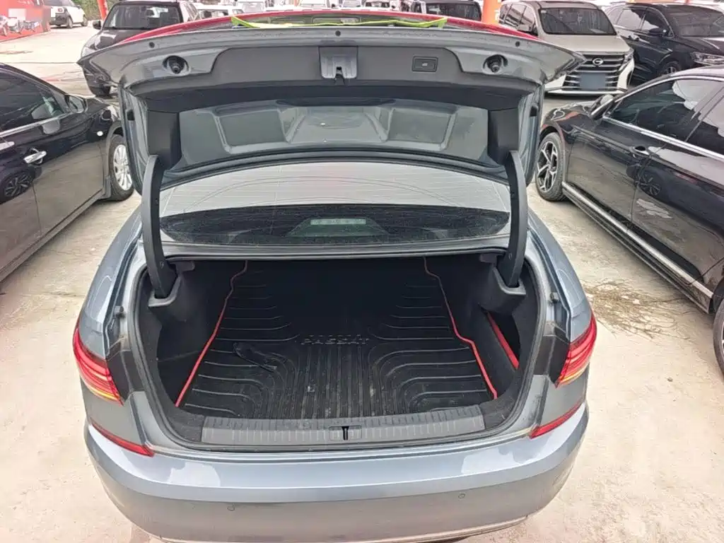 Volkswagen Passat — фото 19