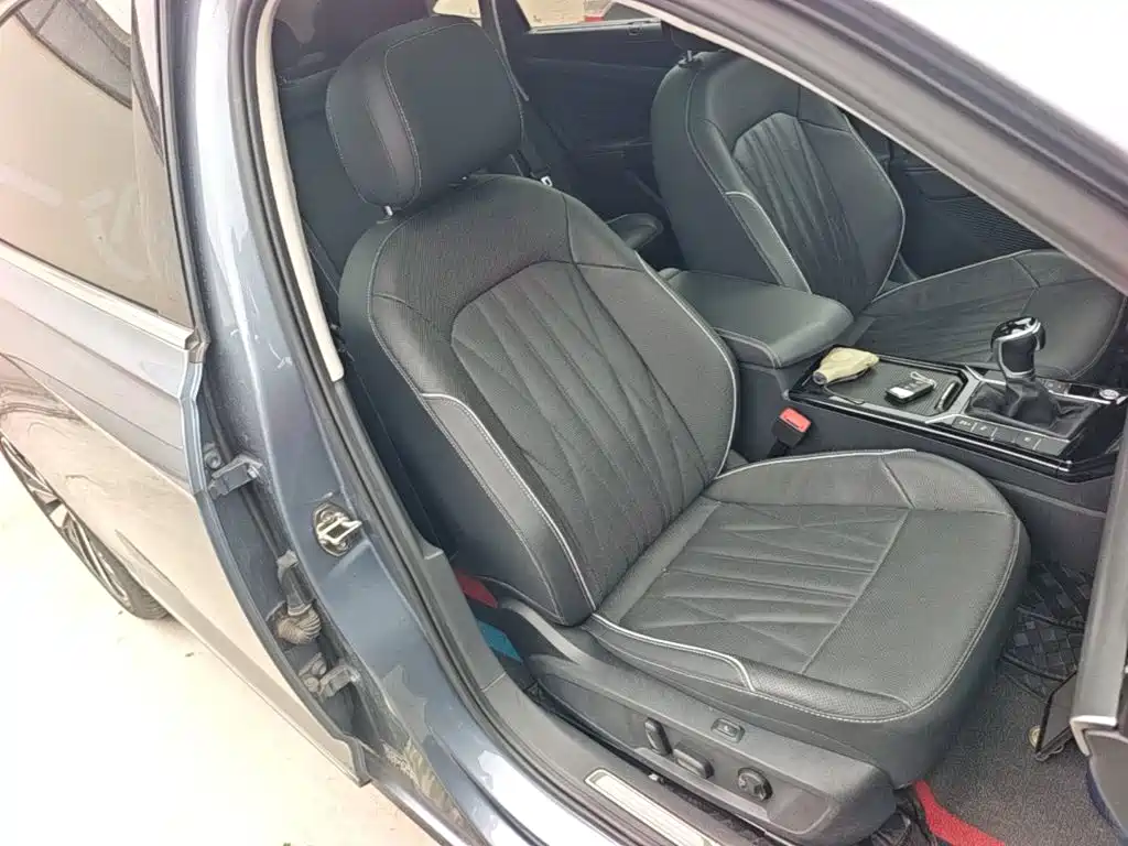 Volkswagen Passat — фото 25