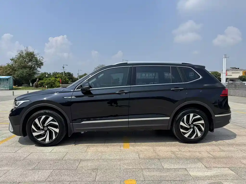 Volkswagen Tiguan L — фото 4