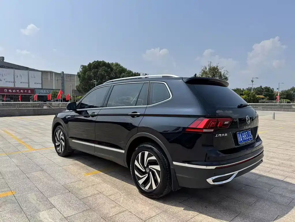 Volkswagen Tiguan L — фото 6