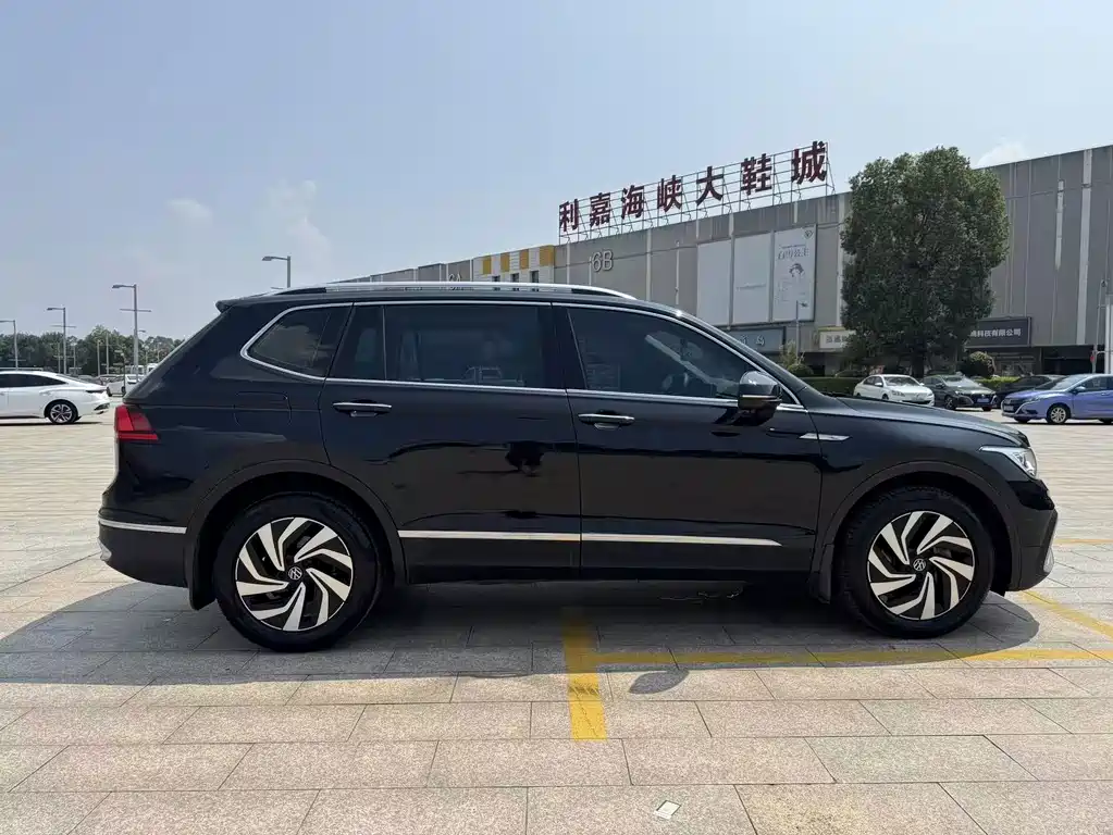 Volkswagen Tiguan L — фото 8