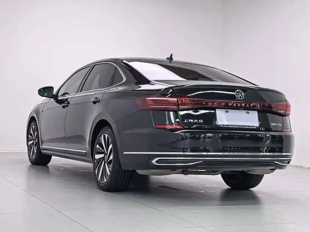 Volkswagen Passat — фото 6