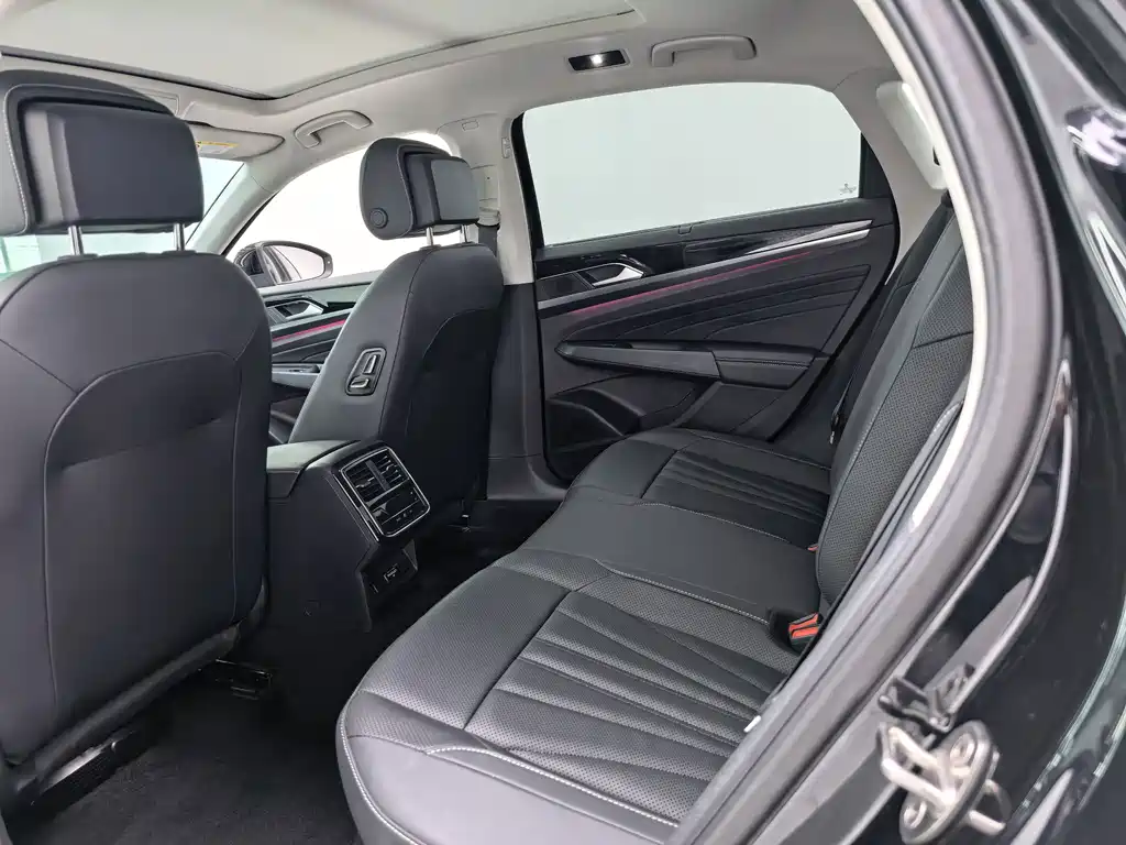 Volkswagen Passat — фото 10