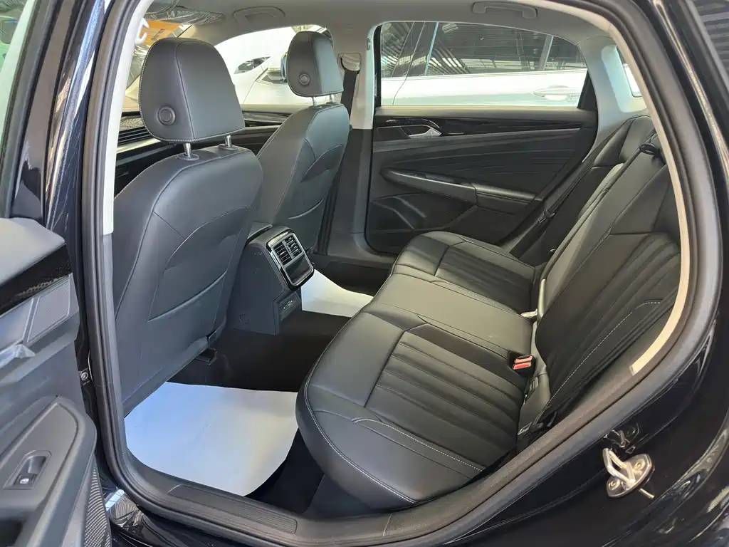 Volkswagen Passat — фото 8