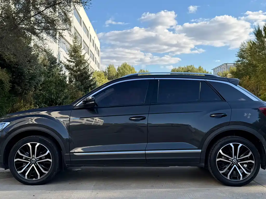 Volkswagen T-Roc — фото 8