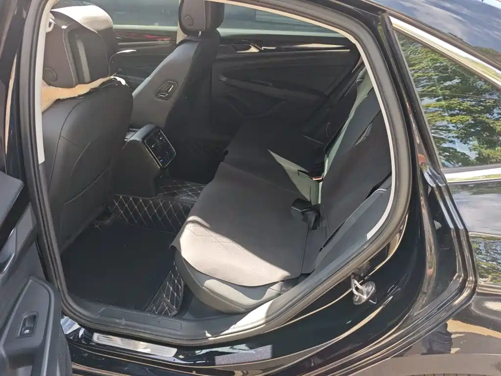 Volkswagen Passat — фото 13