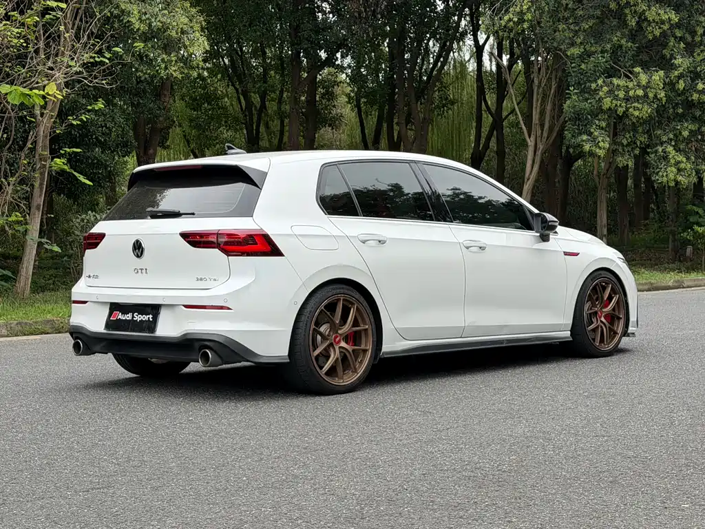 Volkswagen Golf GTI — фото 5