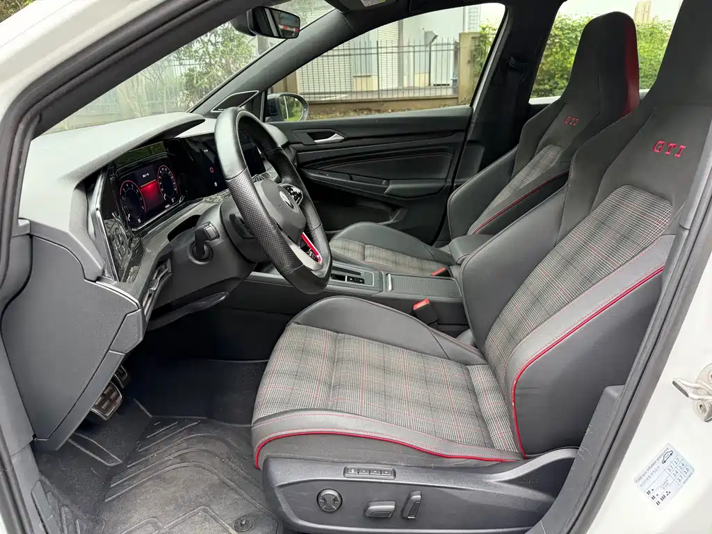 Volkswagen Golf GTI — фото 9