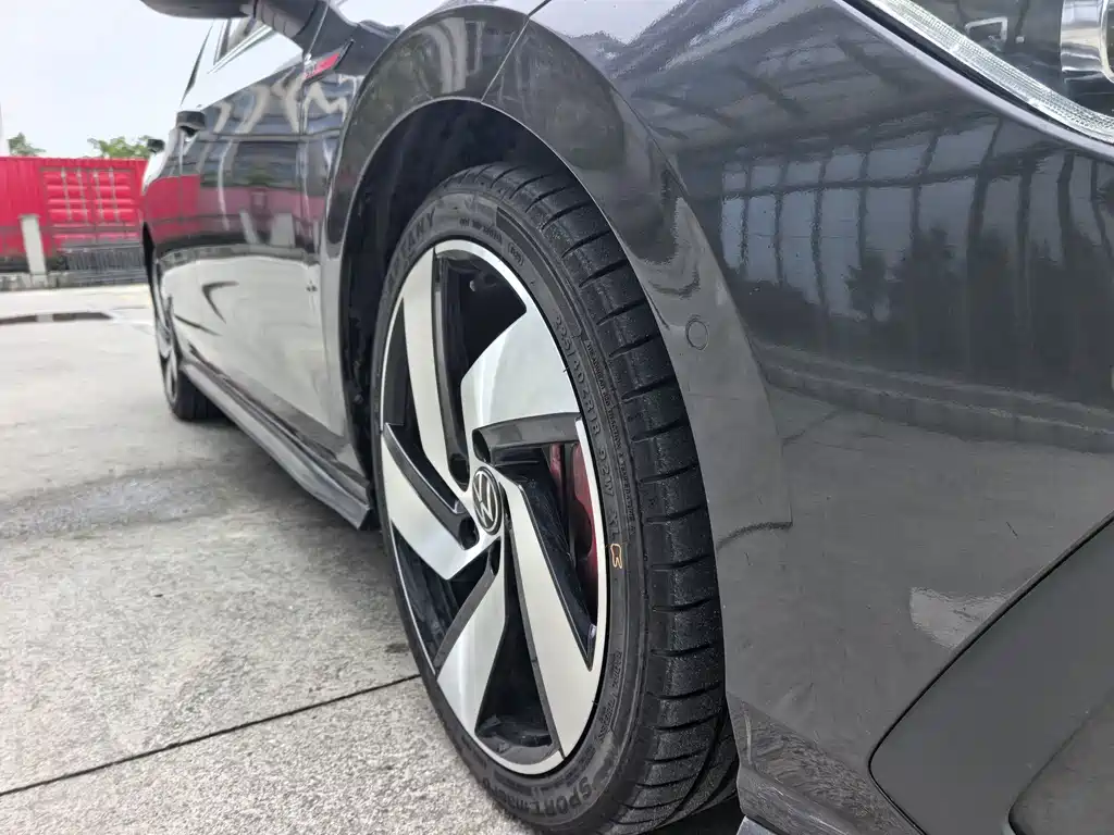 Volkswagen Golf GTI — фото 4