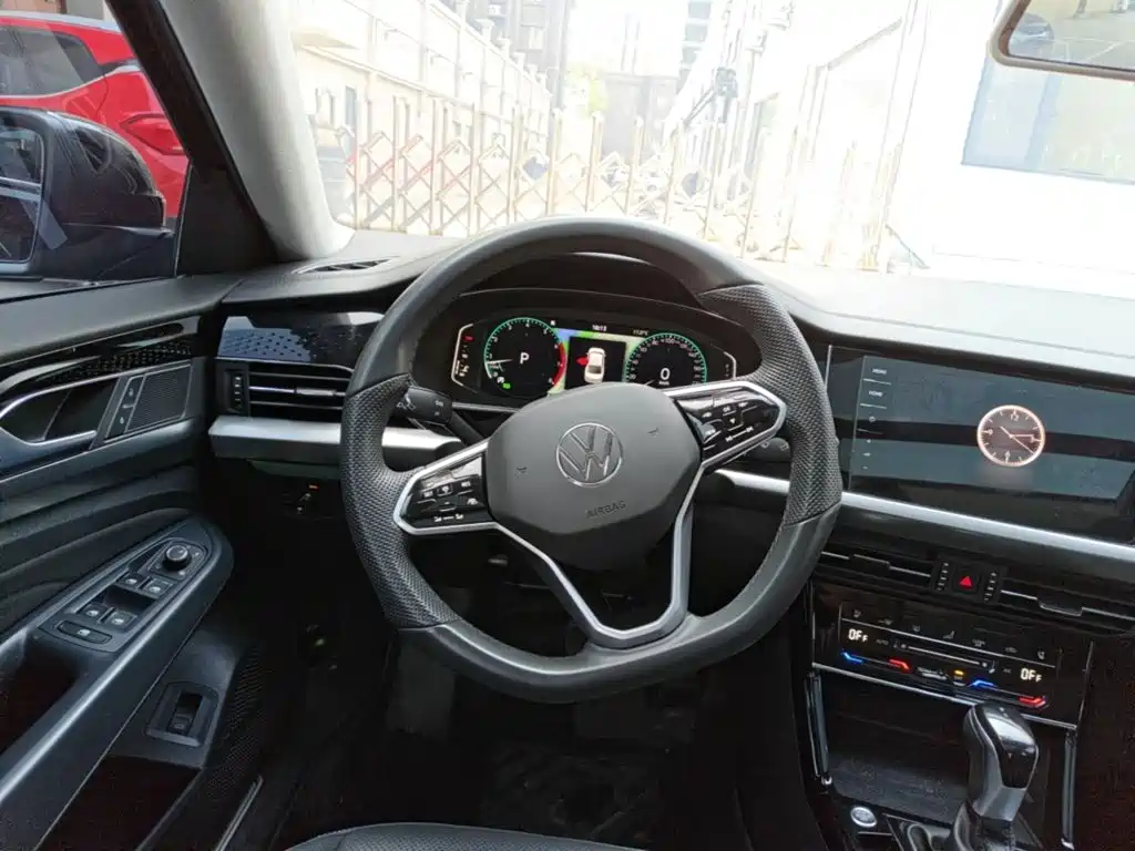 Volkswagen Passat — фото 11