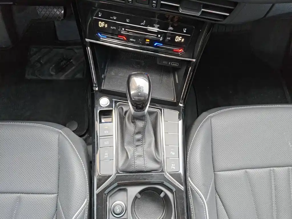 Volkswagen Passat — фото 14