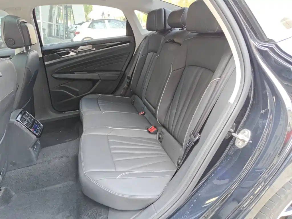 Volkswagen Passat — фото 17