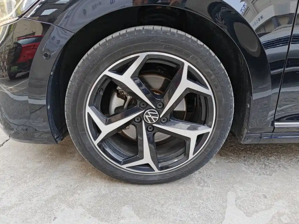 Volkswagen Passat — фото 23