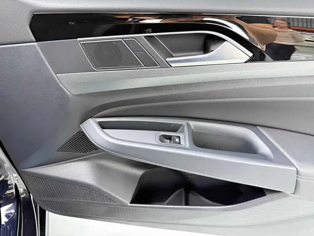 Volkswagen Passat — фото 11