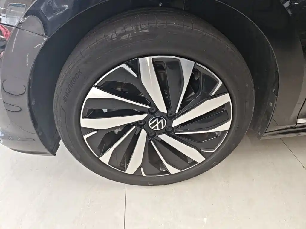 Volkswagen Passat — фото 23