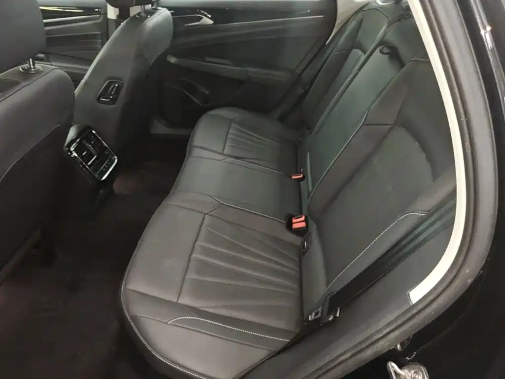 Volkswagen Passat — фото 17
