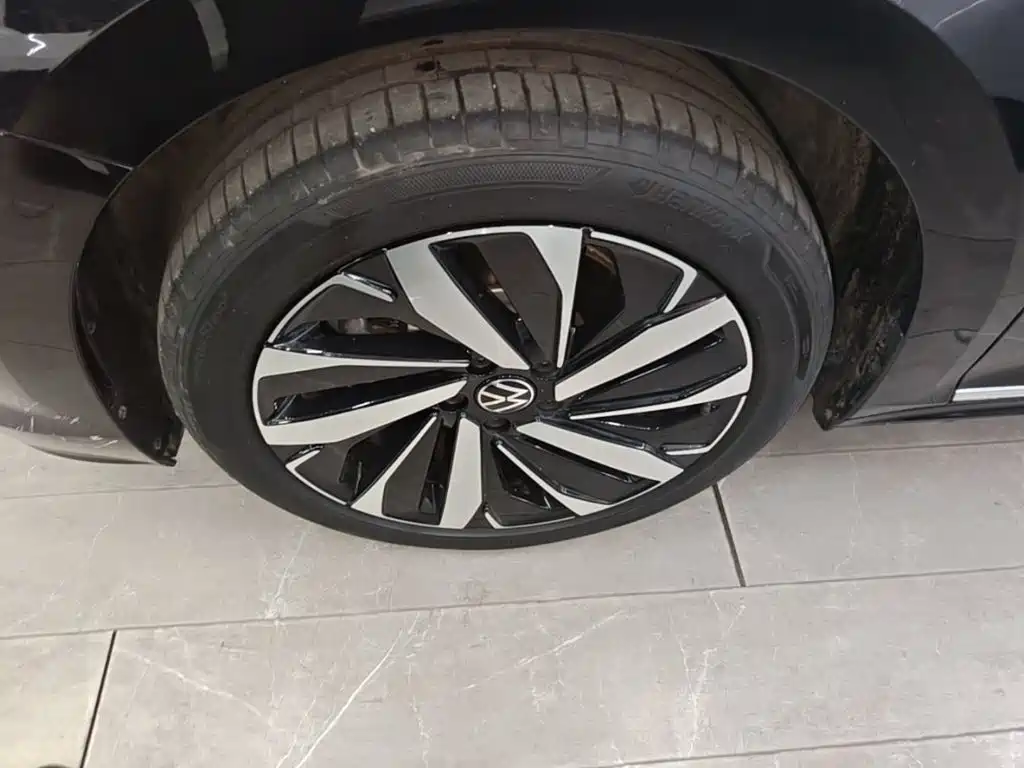 Volkswagen Passat — фото 23