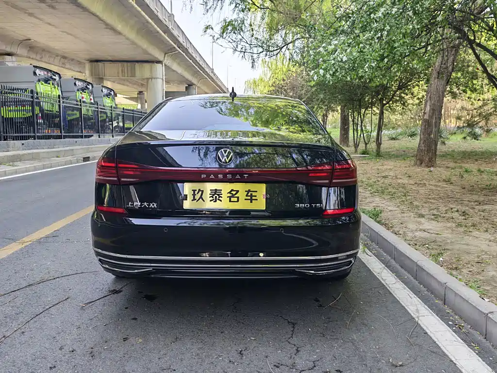 Volkswagen Passat — фото 8
