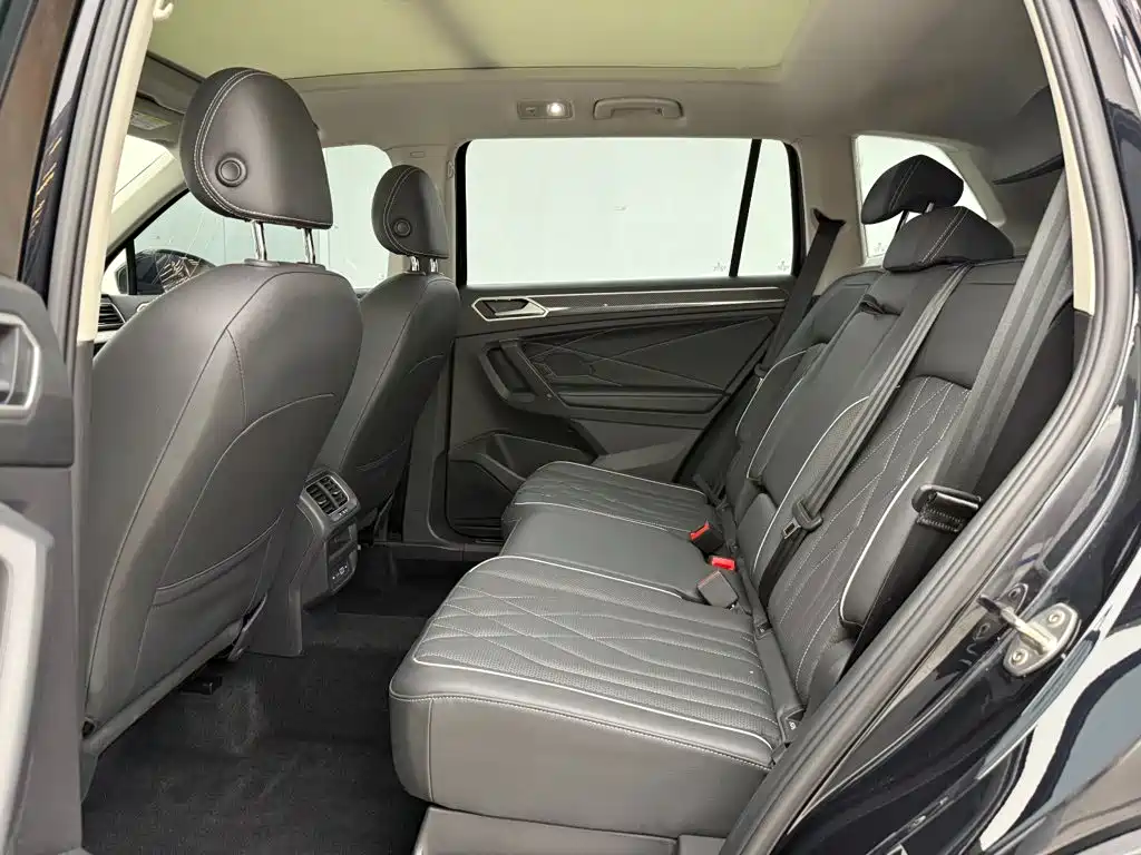 Volkswagen Tiguan L — фото 7