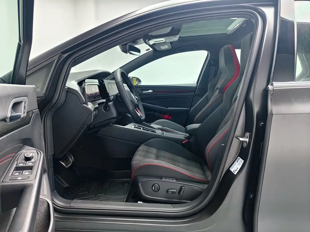 Volkswagen Golf GTI — фото 17