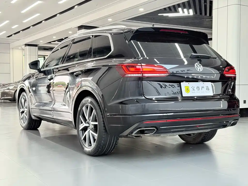 Volkswagen Touareg — фото 6