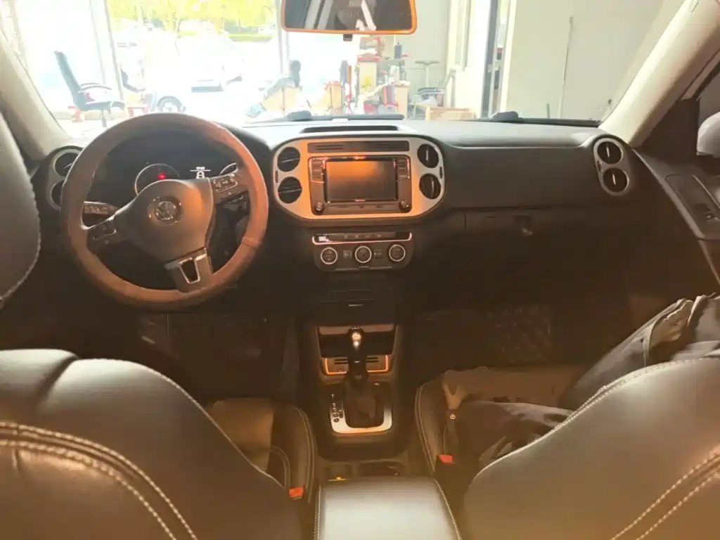 Volkswagen Tiguan — фото 10