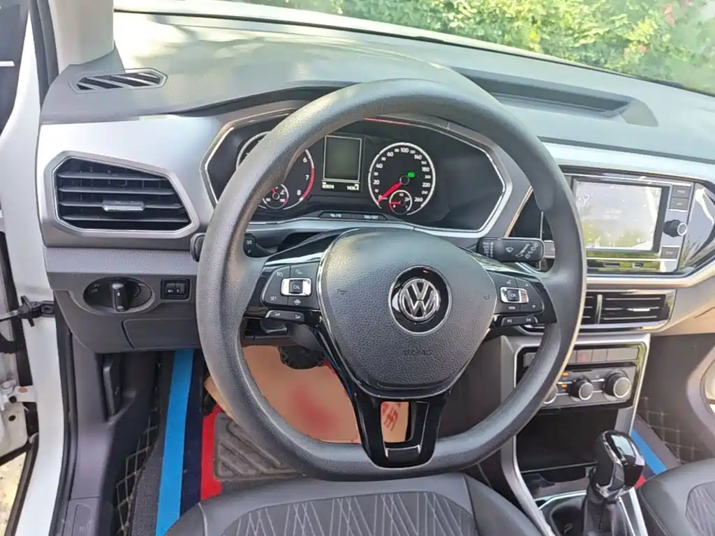 Volkswagen T-Cross — фото 11