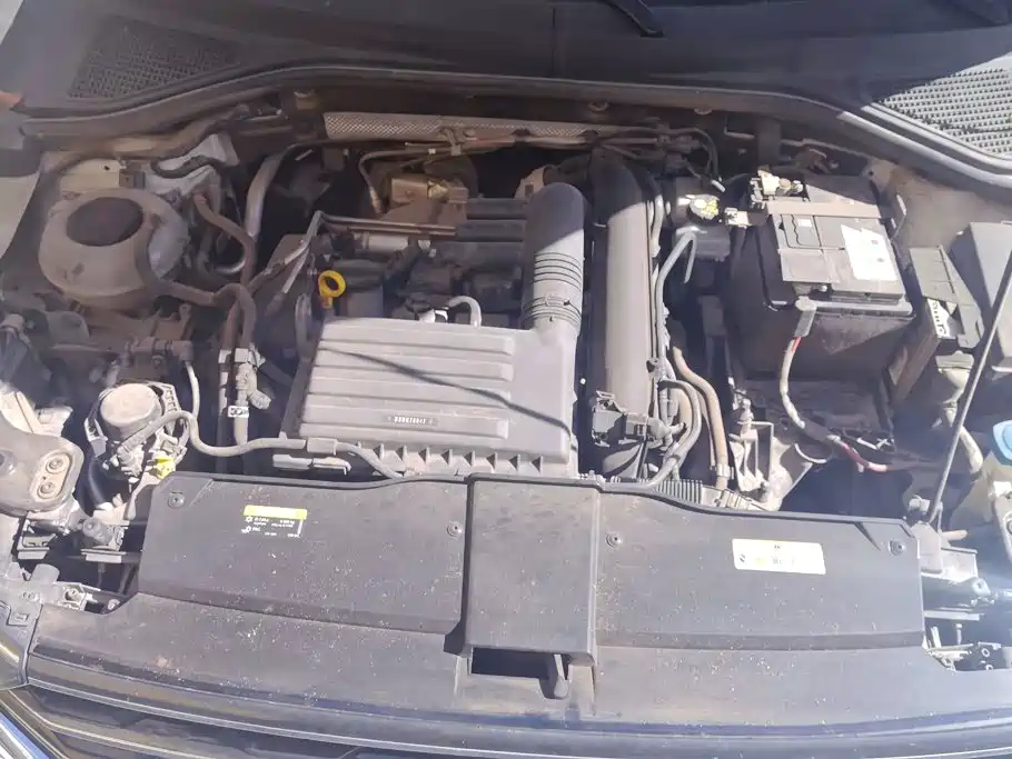 Volkswagen T-Roc — фото 10