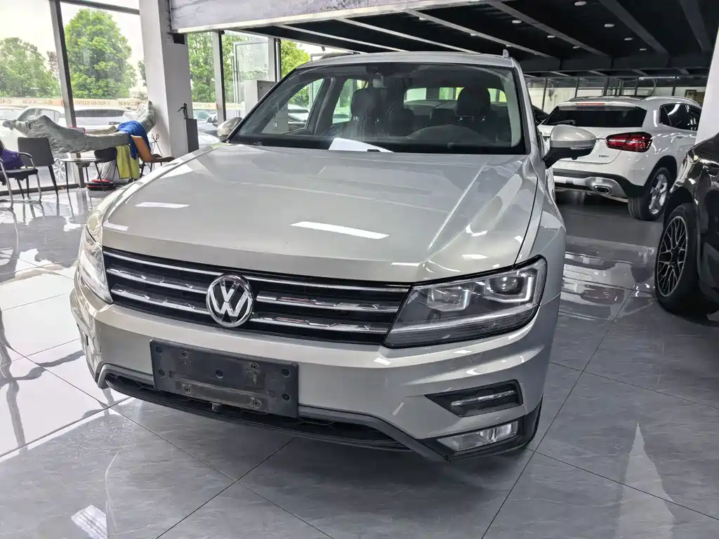 Volkswagen Tiguan L — фото 2