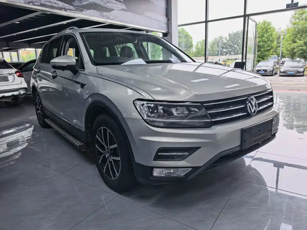 Volkswagen Tiguan L — фото 3