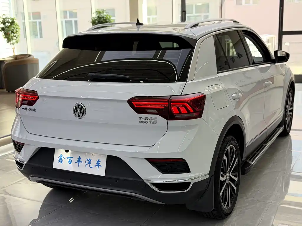 Volkswagen T-Roc — фото 8