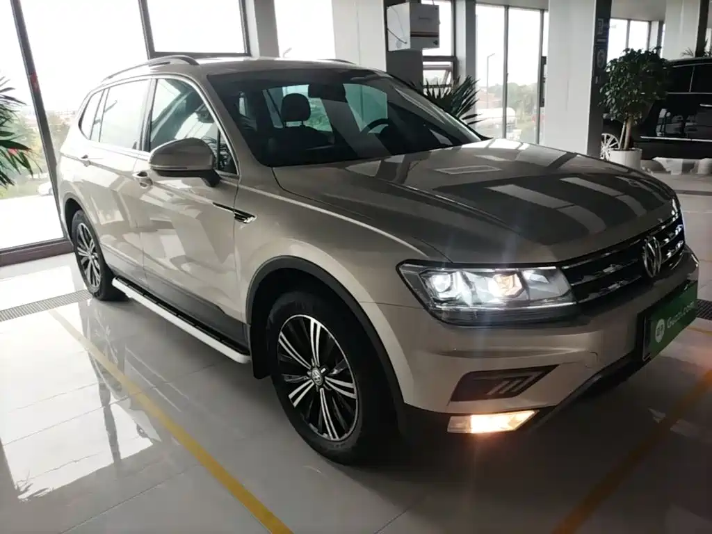 Volkswagen Tiguan L — фото 4