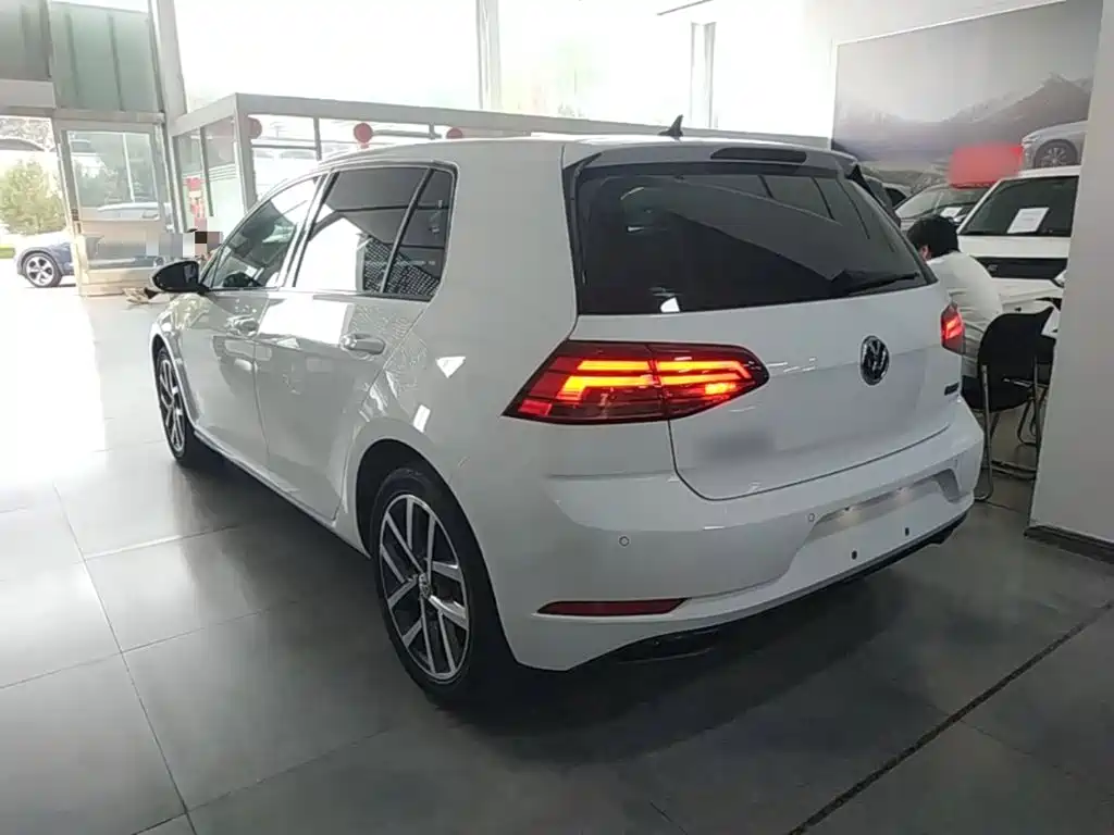 Volkswagen Golf — фото 5