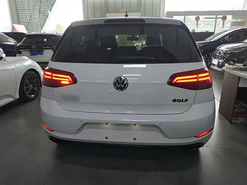 Volkswagen Golf — фото 6