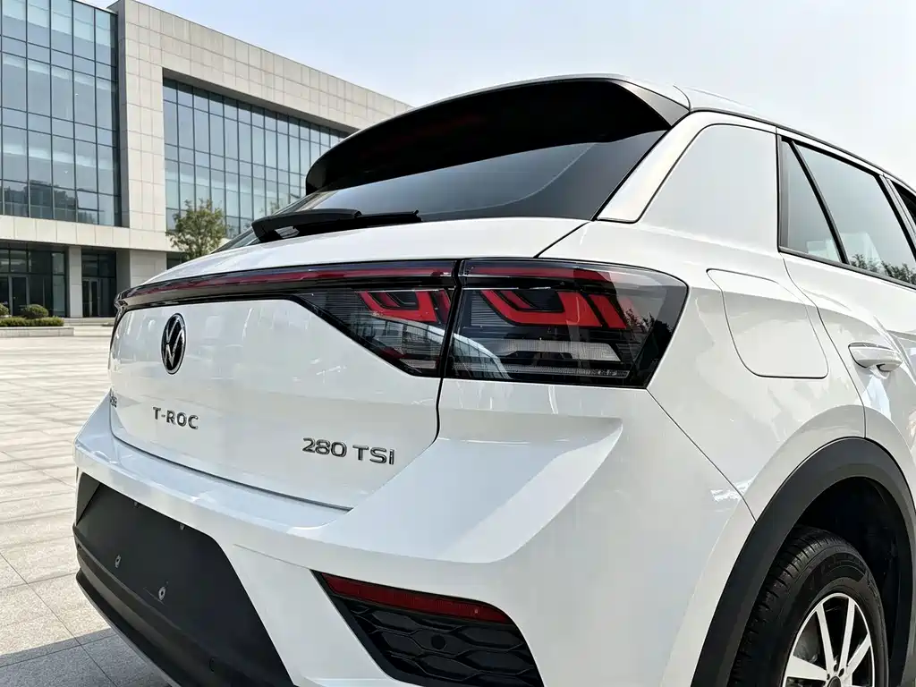 Volkswagen T-Roc — фото 9