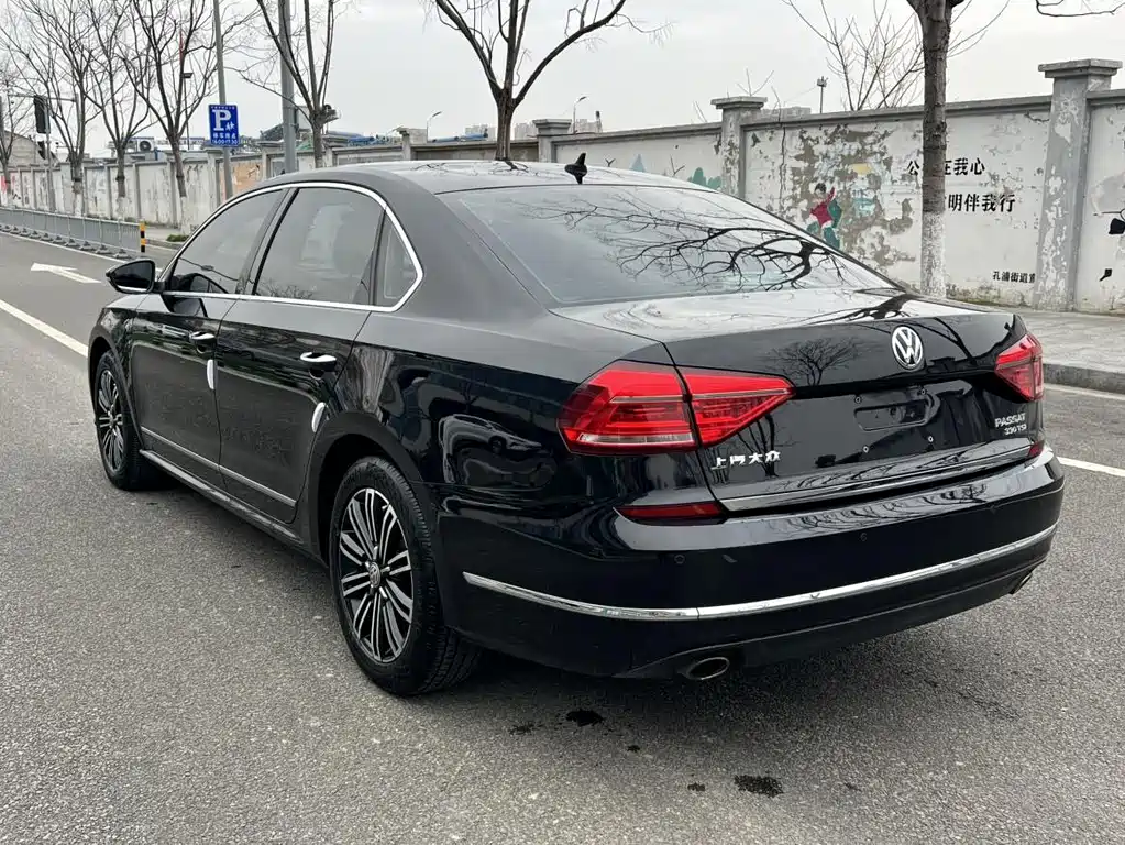 Volkswagen Passat — фото 15