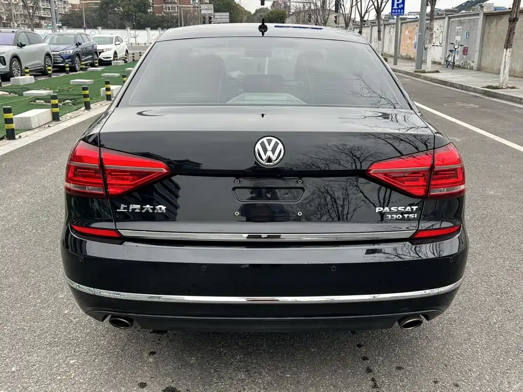 Volkswagen Passat — фото 16