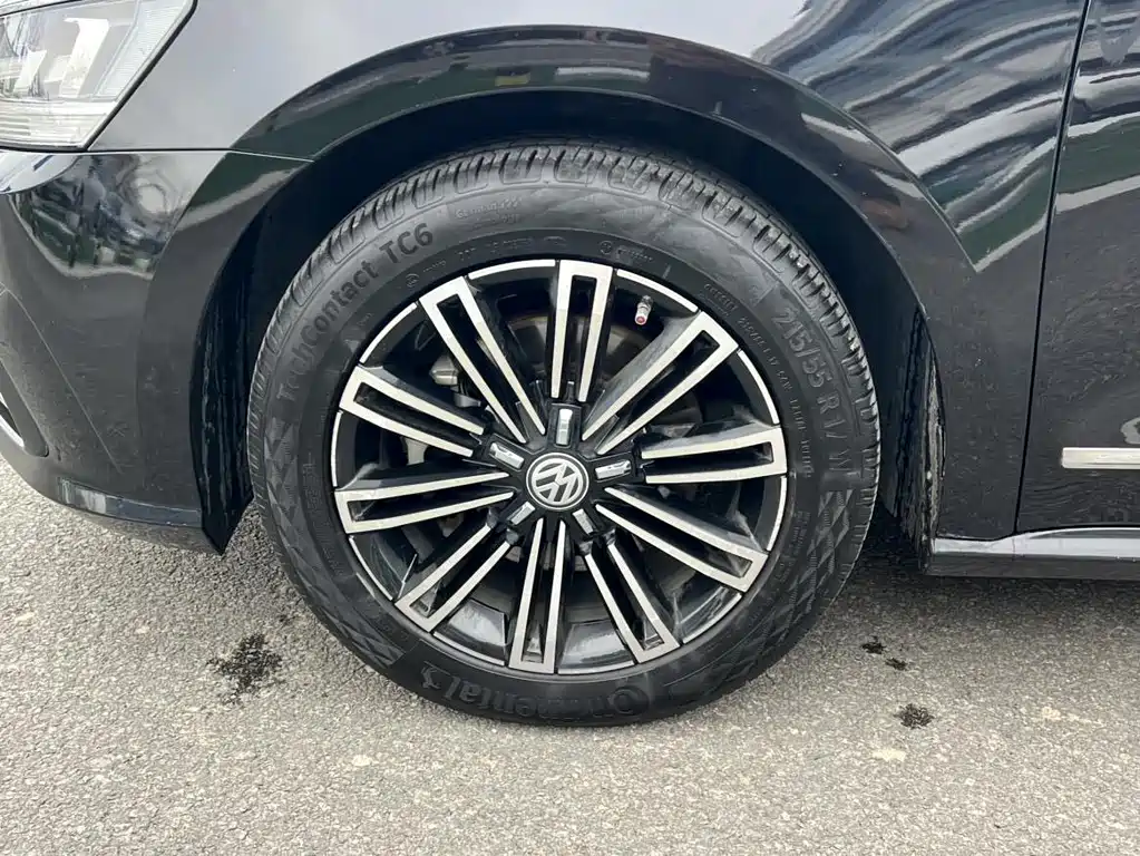 Volkswagen Passat — фото 19