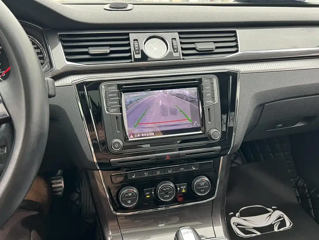 Volkswagen Passat — фото 5