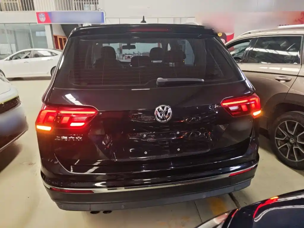 Volkswagen Tiguan L — фото 6