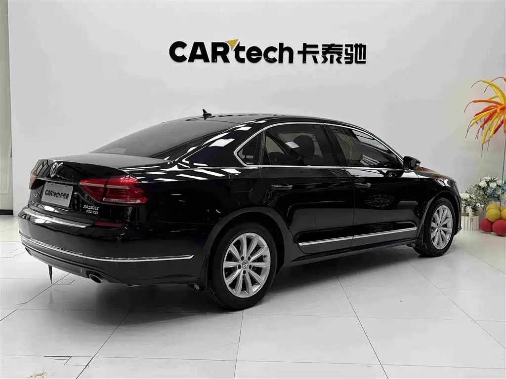 Volkswagen Passat — фото 14
