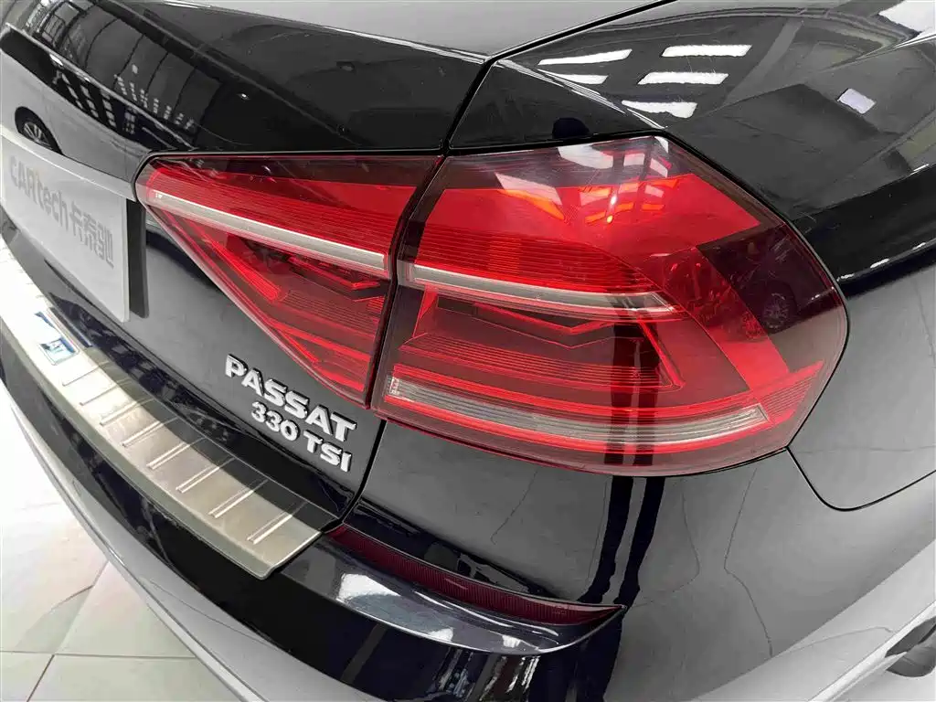 Volkswagen Passat — фото 17