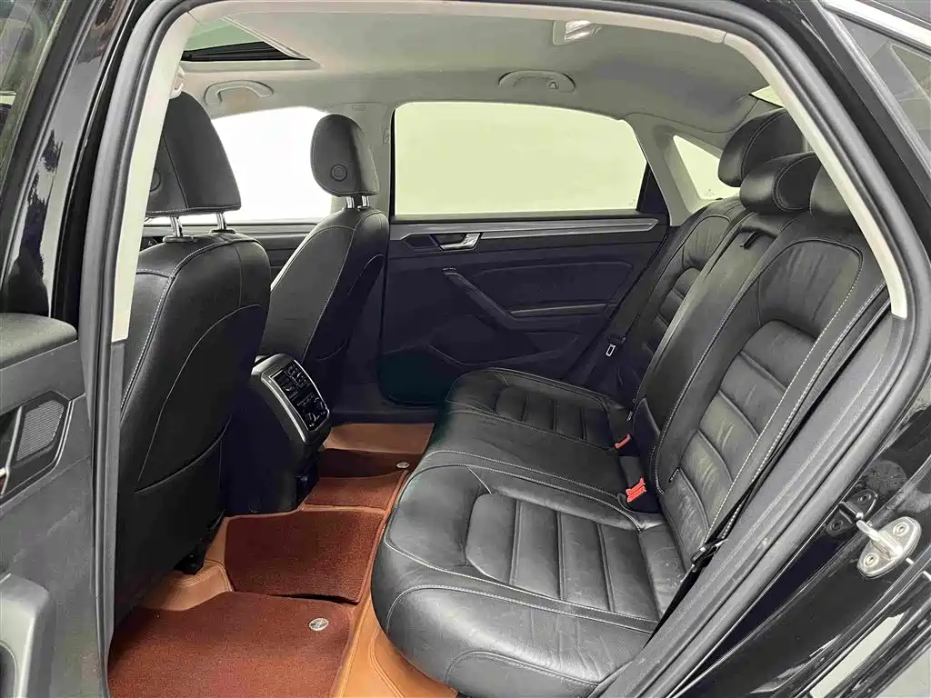 Volkswagen Passat — фото 6
