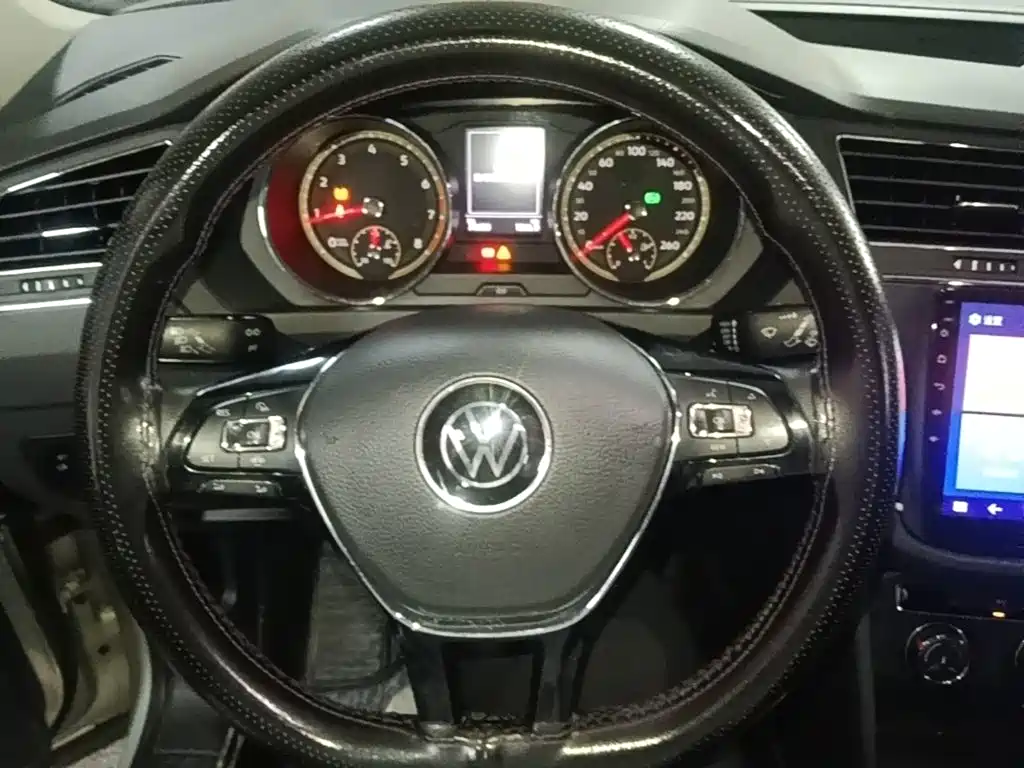 Volkswagen Tiguan L — фото 7