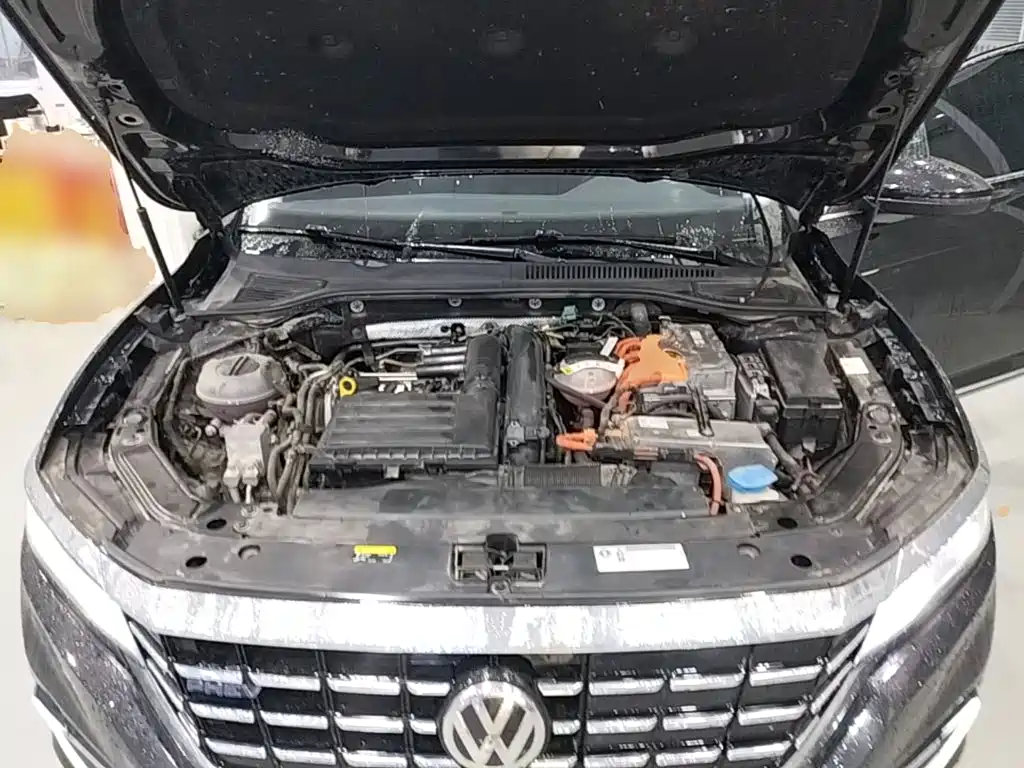 Volkswagen Passat PHEV — фото 20