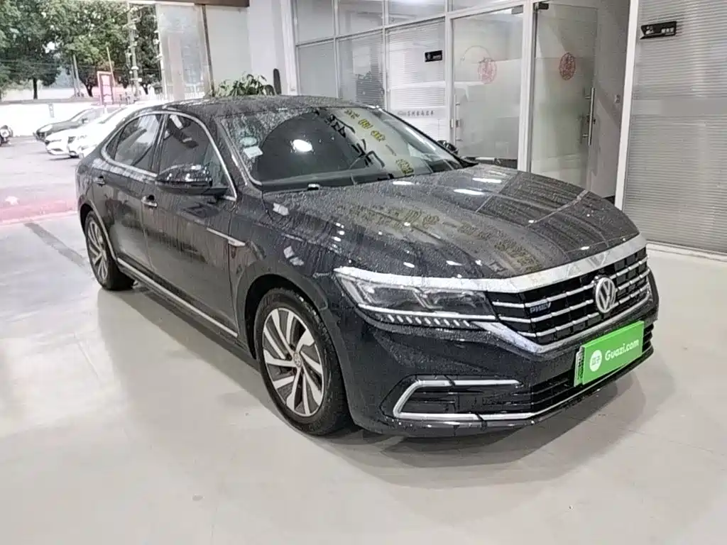 Volkswagen Passat PHEV — фото 4