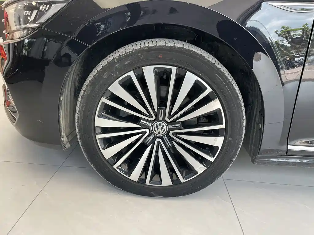 Volkswagen Passat — фото 19